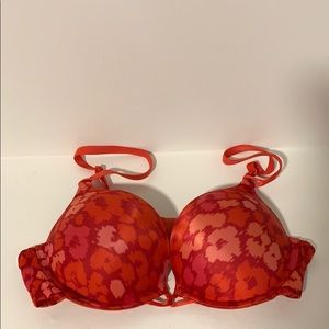 Victoria’s Secret bombshell bra